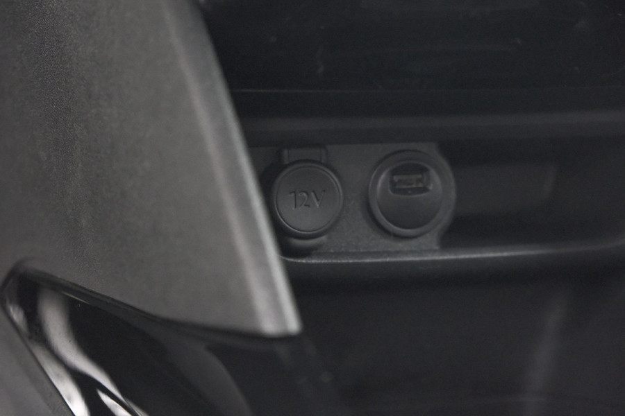 Peugeot 2008 PureTech 130 GT-Line | Allseason Banden | Panoramadak | Apple Carplay | Parkeersensoren