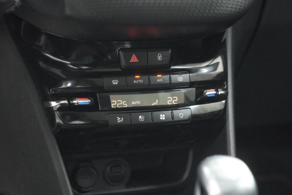Peugeot 2008 PureTech 130 GT-Line | Allseason Banden | Panoramadak | Apple Carplay | Parkeersensoren
