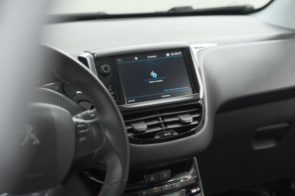 Peugeot 2008 PureTech 130 GT-Line | Allseason Banden | Panoramadak | Apple Carplay | Parkeersensoren