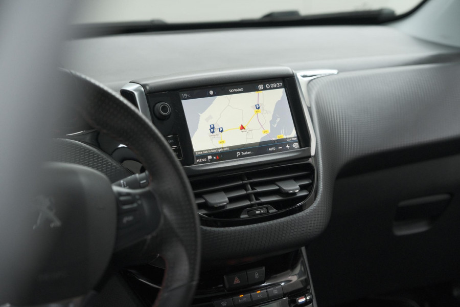 Peugeot 2008 PureTech 130 GT-Line | Allseason Banden | Panoramadak | Apple Carplay | Parkeersensoren