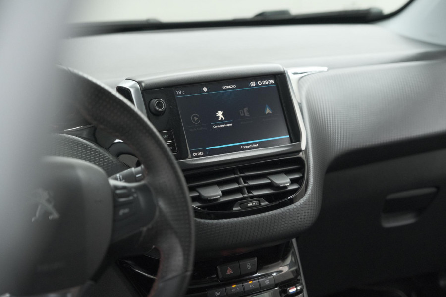 Peugeot 2008 PureTech 130 GT-Line | Allseason Banden | Panoramadak | Apple Carplay | Parkeersensoren