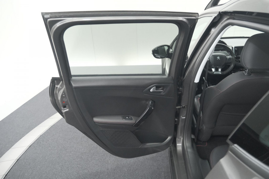 Peugeot 2008 PureTech 130 GT-Line | Allseason Banden | Panoramadak | Apple Carplay | Parkeersensoren