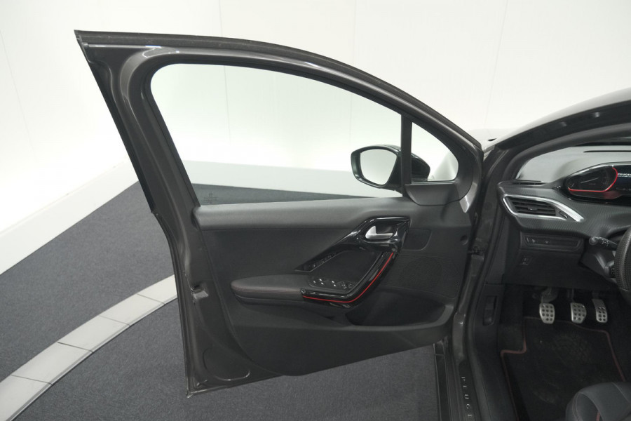 Peugeot 2008 PureTech 130 GT-Line | Allseason Banden | Panoramadak | Apple Carplay | Parkeersensoren