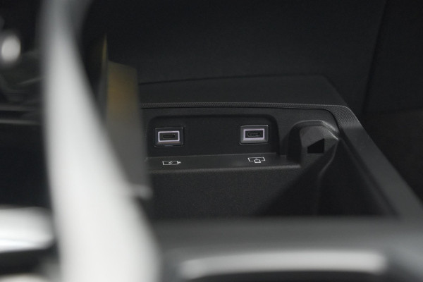 Peugeot 3008 1.2 Hybrid 136 GT | Panoramdak | 360 Camera | Stoelverwarming | Elektrische Kofferklep | Allseason Banden