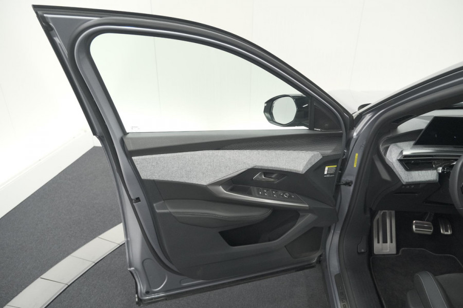 Peugeot 3008 1.2 Hybrid 136 GT | Panoramdak | 360 Camera | Stoelverwarming | Elektrische Kofferklep | Allseason Banden