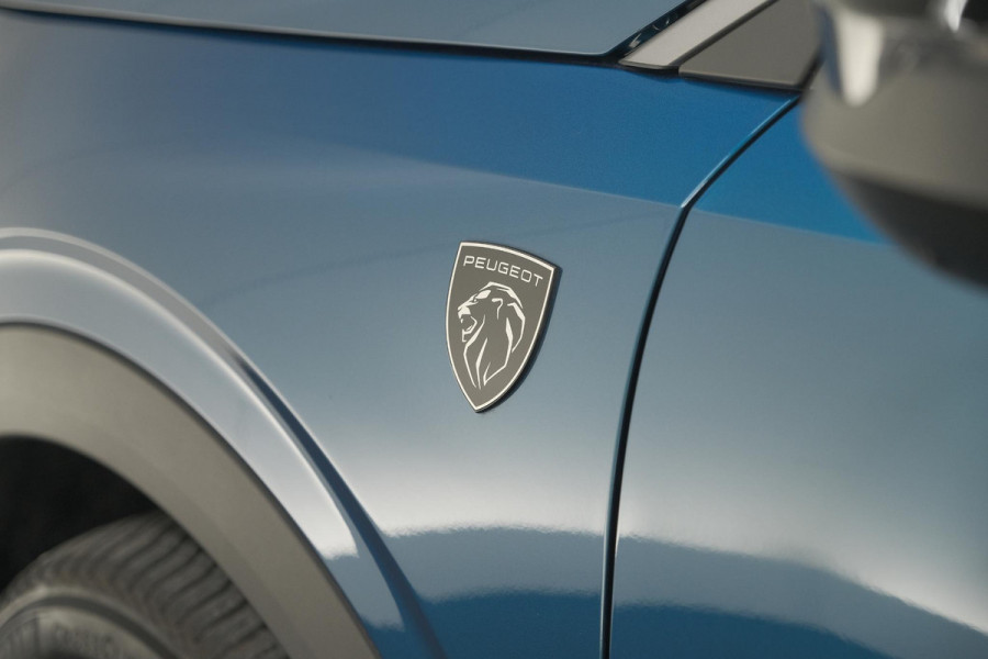 Peugeot 3008 1.2 Hybrid 136 GT | Panoramdak | 360 Camera | Stoelverwarming | Elektrische Kofferklep | Allseason Banden