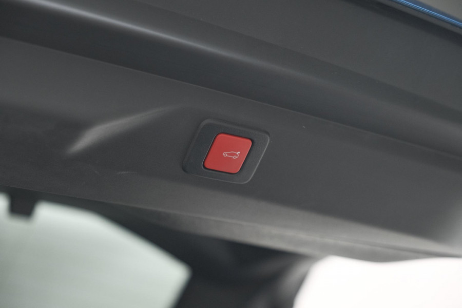 Peugeot 3008 1.2 Hybrid 136 GT | Panoramdak | 360 Camera | Stoelverwarming | Elektrische Kofferklep | Allseason Banden