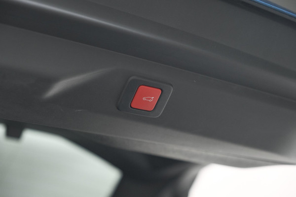 Peugeot 3008 1.2 Hybrid 136 GT | Panoramdak | 360 Camera | Stoelverwarming | Elektrische Kofferklep | Allseason Banden