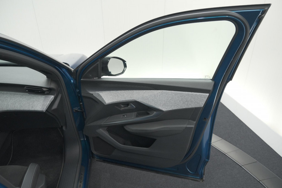 Peugeot 3008 1.2 Hybrid 136 GT | Panoramdak | 360 Camera | Stoelverwarming | Elektrische Kofferklep | Allseason Banden