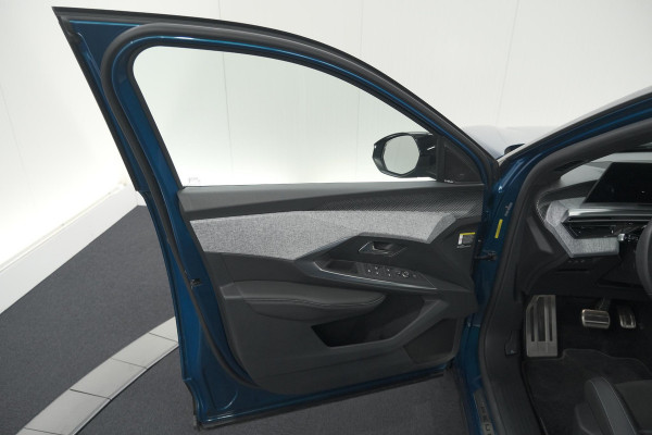 Peugeot 3008 1.2 Hybrid 136 GT | Panoramdak | 360 Camera | Stoelverwarming | Elektrische Kofferklep | Allseason Banden