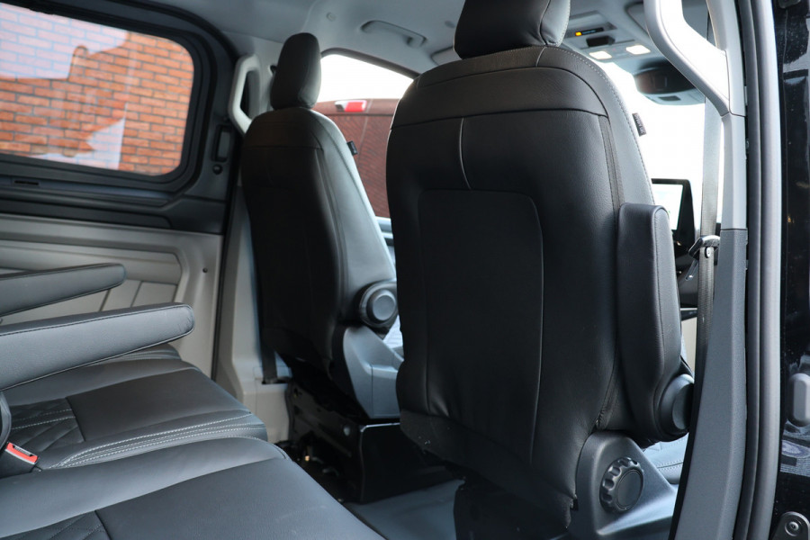 Ford Transit Custom 300 2.0 TDCI L2H1 Sport 170 PK DC | Dubbel Cabine | 360 Camera | Middenconsole | ACC | Blind Spot | Navigatie | Camera | CarPlay Elek. Trekhaak | 5-Zitter | BPM VRIJ | Verlengde fabrieksgarantie tot 11-2029