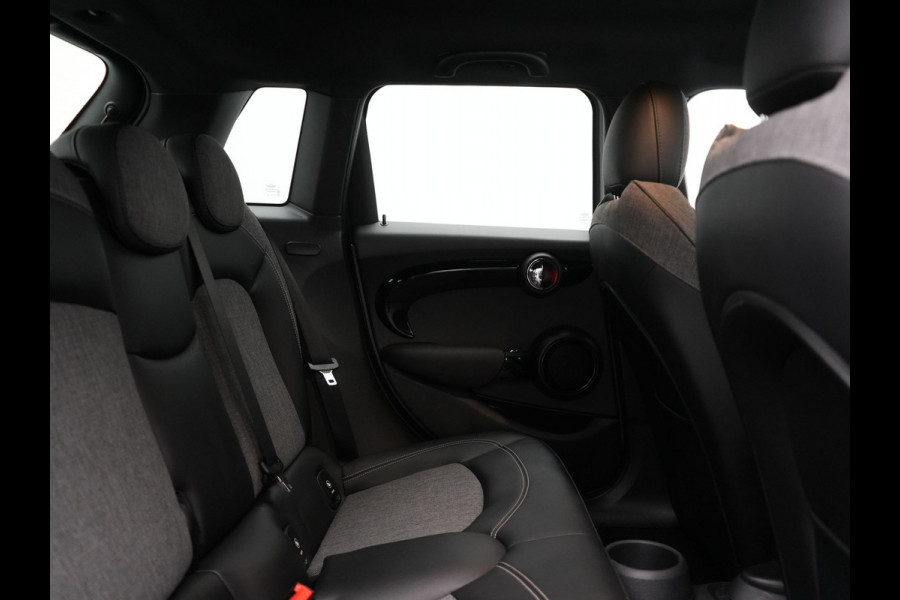MINI Mini 2.0 Cooper S Chili 192pk 5 Deurs | Apple Carplay | Sportstoelen Verwarmd | Union Jack Achterlichten | 17"L.M | LED Koplampen | Navigatie Full Map | DAB | Cruise Control |
