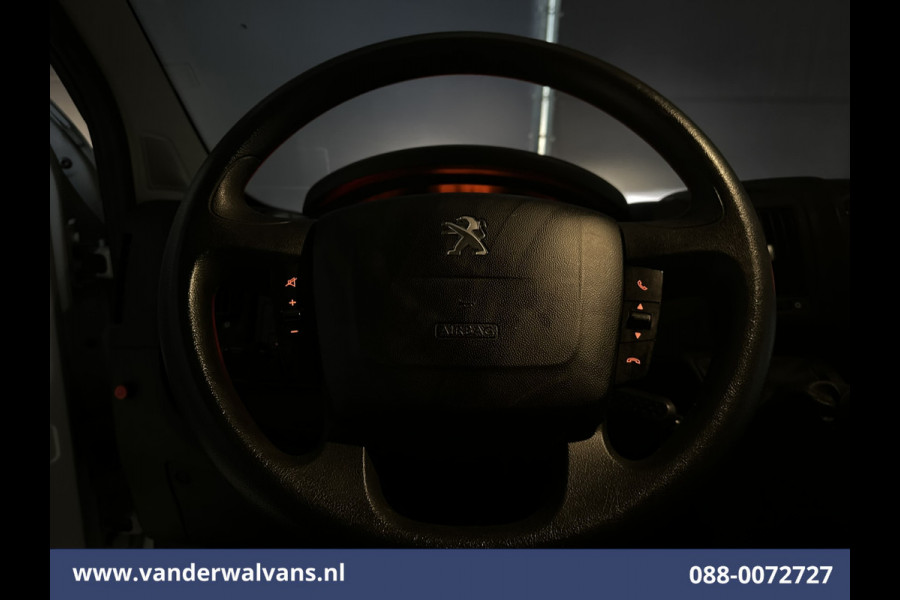 Peugeot Boxer 2.2 BlueHDi 141pk Bakwagen Laadklep Euro6 Airco | Cruisecontrol | 985kg laadvermogen Bijrijdersbank