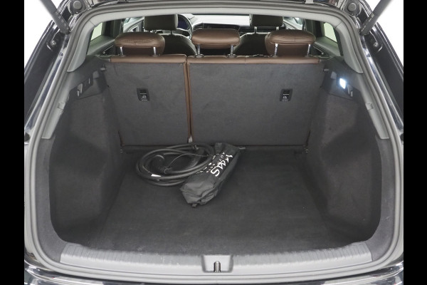 Audi Q4 e-tron 35 Launch edition 55 kWh | Leder | Camera | Cruise | DAB | Climate | Stoelverwarming | Carplay | PDC