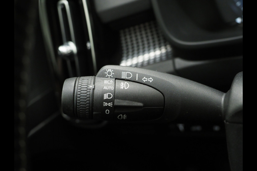 Volvo XC40 1.5 T5 Recharge R-Design Full Black | Camera | Keyless | Virtual | DAB | Climate | Zwarte Hemel | Carplay