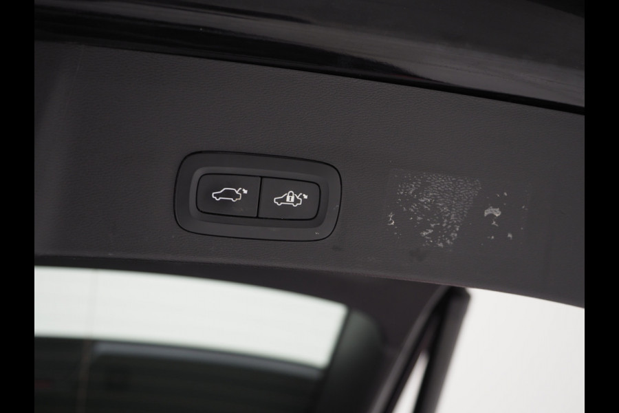 Volvo XC40 1.5 T5 Recharge R-Design Full Black | Camera | Keyless | Virtual | DAB | Climate | Zwarte Hemel | Carplay