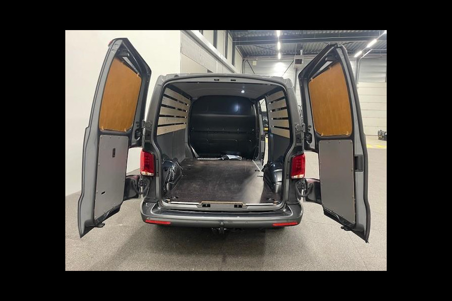 Volkswagen Transporter 2.0 TDI L2H1 28 Highline Automaat Airco Cruise Control Navi PDC V&A Trekhaak