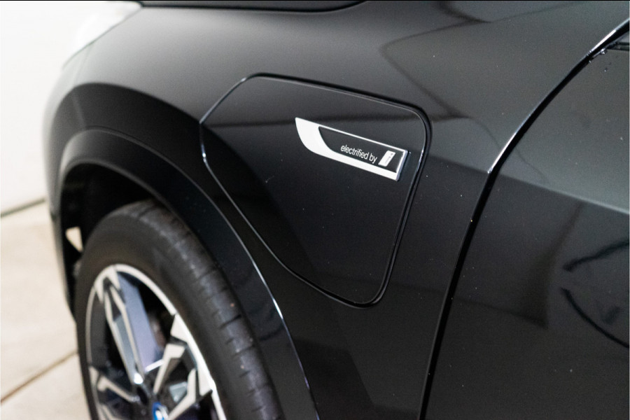 BMW X1 xDrive30e M-Sport 326PK | Pano | Harman/Kardon | HUD | Sfeer | Keyless | Massage VOL! 12 MND Garantie