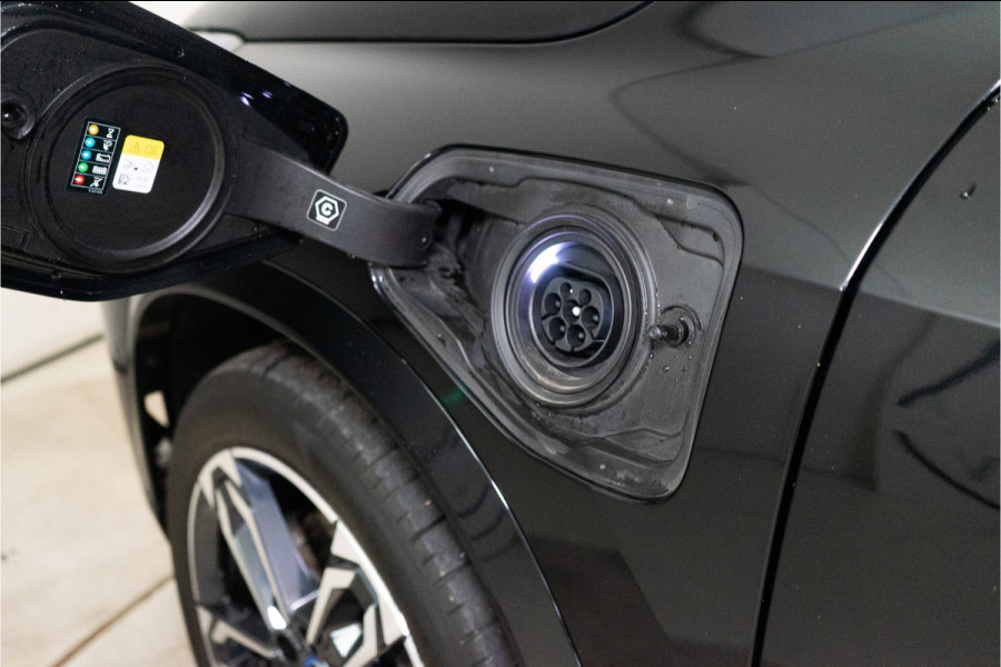 BMW X1 xDrive30e M-Sport 326PK | Pano | Harman/Kardon | HUD | Sfeer | Keyless | Massage VOL! 12 MND Garantie