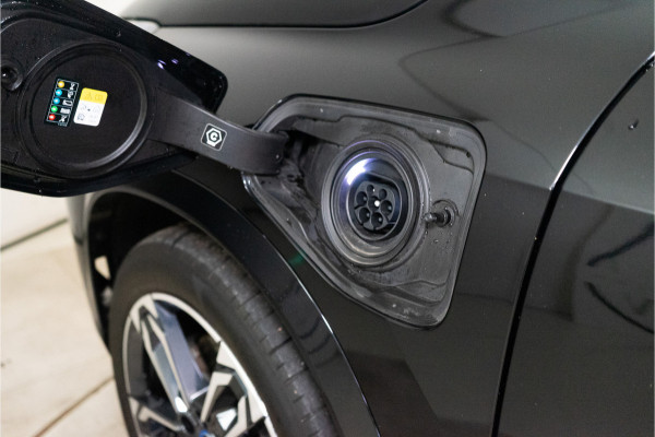 BMW X1 xDrive30e M-Sport 326PK | Pano | Harman/Kardon | HUD | Sfeer | Keyless | Massage VOL! 12 MND Garantie