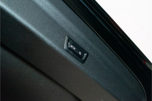 BMW X1 xDrive30e M-Sport 326PK | Pano | Harman/Kardon | HUD | Sfeer | Keyless | Massage VOL! 12 MND Garantie