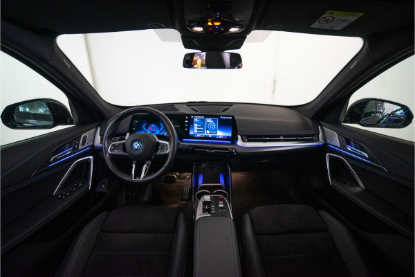 BMW X1 xDrive30e M-Sport 326PK | Pano | Harman/Kardon | HUD | Sfeer | Keyless | Massage VOL! 12 MND Garantie