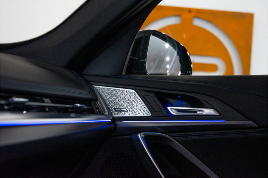 BMW X1 xDrive30e M-Sport 326PK | Pano | Harman/Kardon | HUD | Sfeer | Keyless | Massage VOL! 12 MND Garantie