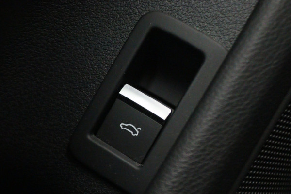 Audi A4 Avant 35 TFSI Sport S line edition 2x S-Line, LED, Navigatie, Climate, PDC, 18"