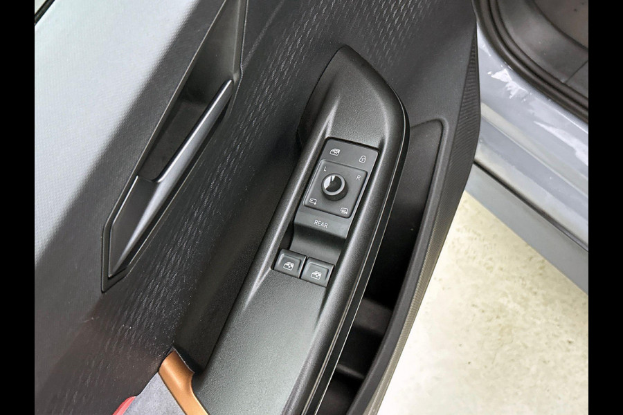 CUPRA Born Business 62 kWh | Navigatie | Apple Carplay/Android Auto | Camera Parkeersensoren | Adaptive Cruise Control | Stuurverwarming | Full Led | Climate Control | Lichtmetalen Velgen