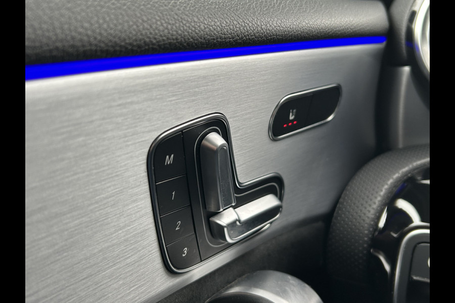 Mercedes-Benz A-Klasse 250e AMG // Panorama dak // Sfeerverlichting // Memory // MultiBeam LED // Advanced Audio // Keyless // 18" AMG Velgen // Widesc