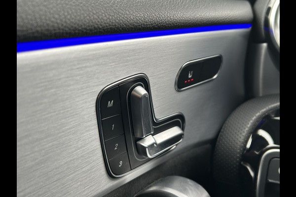 Mercedes-Benz A-Klasse 250e AMG // Panorama dak // Sfeerverlichting // Memory // MultiBeam LED // Advanced Audio // Keyless // 18" AMG Velgen // Widesc