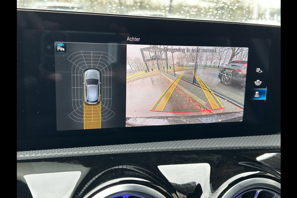 Mercedes-Benz A-Klasse 250e AMG // Panorama dak // Sfeerverlichting // Memory // MultiBeam LED // Advanced Audio // Keyless // 18" AMG Velgen // Widesc