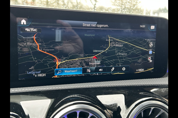 Mercedes-Benz A-Klasse 250e AMG // Panorama dak // Sfeerverlichting // Memory // MultiBeam LED // Advanced Audio // Keyless // 18" AMG Velgen // Widesc