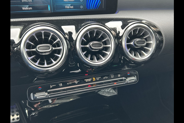 Mercedes-Benz A-Klasse 250e AMG // Panorama dak // Sfeerverlichting // Memory // MultiBeam LED // Advanced Audio // Keyless // 18" AMG Velgen // Widesc