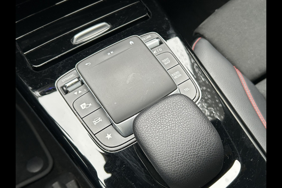 Mercedes-Benz A-Klasse 250e AMG // Panorama dak // Sfeerverlichting // Memory // MultiBeam LED // Advanced Audio // Keyless // 18" AMG Velgen // Widesc