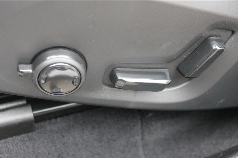 Volvo XC60 T8 455PK Automaat AWD Ultra Black Edition 360 graden camera / Head-up display / Panoramisch schuif-kanteldak / 21" lichtmetalen velgen / Extra getinte ramen vanaf de B-stijl