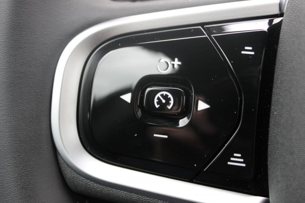 Volvo XC60 T8 455PK Automaat AWD Ultra Black Edition 360 graden camera / Head-up display / Panoramisch schuif-kanteldak / 21" lichtmetalen velgen / Extra getinte ramen vanaf de B-stijl