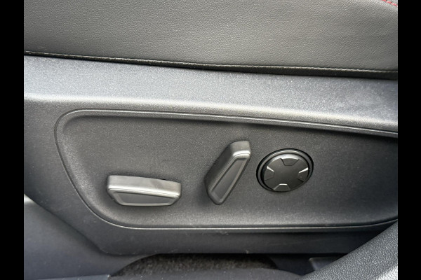 Ford Kuga 2.5 PHEV ST-Line X 243pk | Driver Assistance Pack | Black Package | Panoramadak | Winterpack | Adaptieve Matrix LED koplampen met Coast to Coast | Wegklapbare Trekhaak | AGR Stoelen