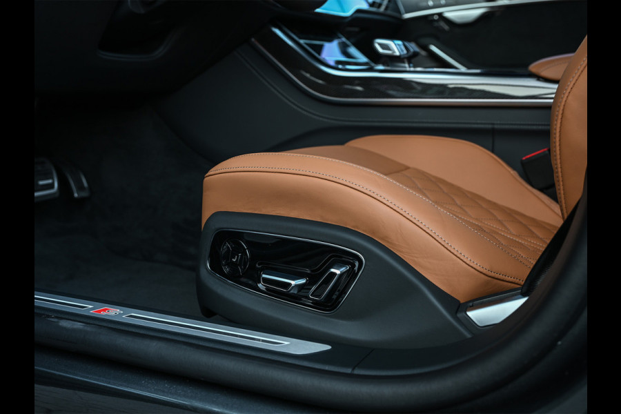 Audi A8 60 TFSI e quattro 463PK S-Line B&O Advanced | Head-Up Display | Achteras besturing | Panorama dak | Trekhaak | Soft-Close | Alcantara hemel bekleding | Carbon inleg | 360 Camera | Standkachel | Adaptive Cruise Control