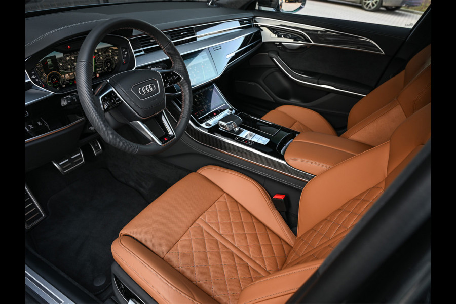 Audi A8 60 TFSI e quattro 463PK S-Line B&O Advanced | Head-Up Display | Achteras besturing | Panorama dak | Trekhaak | Soft-Close | Alcantara hemel bekleding | Carbon inleg | 360 Camera | Standkachel | Adaptive Cruise Control