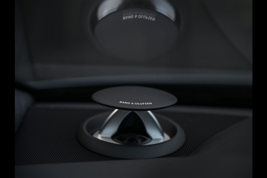 Audi A8 60 TFSI e quattro 463PK S-Line B&O Advanced | Head-Up Display | Achteras besturing | Panorama dak | Trekhaak | Soft-Close | Alcantara hemel bekleding | Carbon inleg | 360 Camera | Standkachel | Adaptive Cruise Control