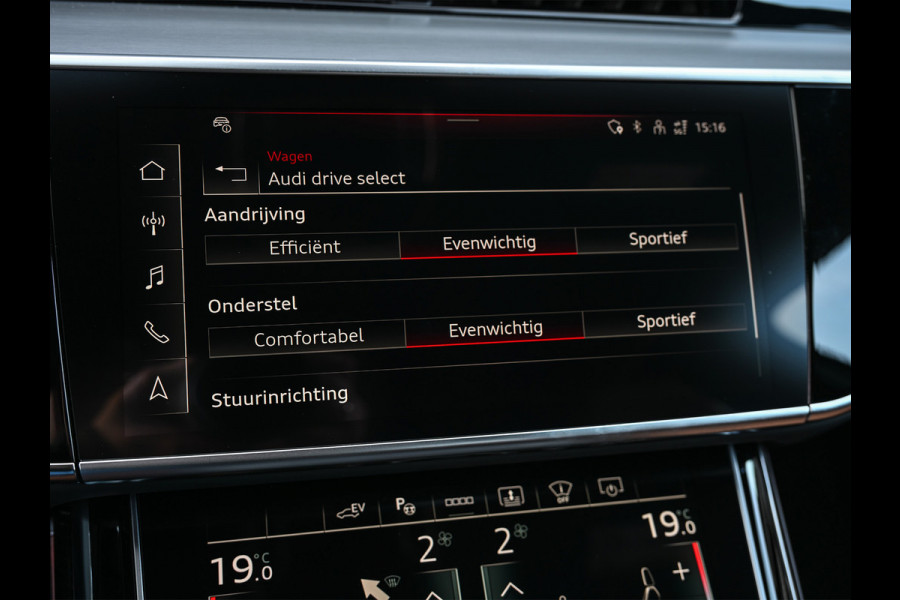 Audi A8 60 TFSI e quattro 463PK S-Line B&O Advanced | Head-Up Display | Achteras besturing | Panorama dak | Trekhaak | Soft-Close | Alcantara hemel bekleding | Carbon inleg | 360 Camera | Standkachel | Adaptive Cruise Control