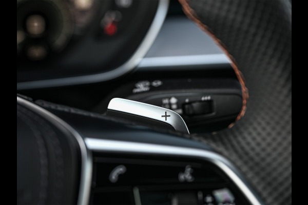 Audi A8 60 TFSI e quattro 463PK S-Line B&O Advanced | Head-Up Display | Achteras besturing | Panorama dak | Trekhaak | Soft-Close | Alcantara hemel bekleding | Carbon inleg | 360 Camera | Standkachel | Adaptive Cruise Control