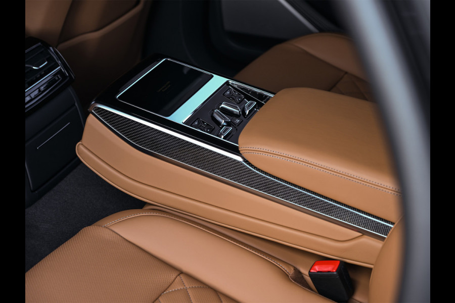 Audi A8 60 TFSI e quattro 463PK S-Line B&O Advanced | Head-Up Display | Achteras besturing | Panorama dak | Trekhaak | Soft-Close | Alcantara hemel bekleding | Carbon inleg | 360 Camera | Standkachel | Adaptive Cruise Control
