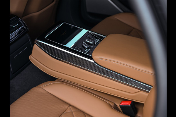 Audi A8 60 TFSI e quattro 463PK S-Line B&O Advanced | Head-Up Display | Achteras besturing | Panorama dak | Trekhaak | Soft-Close | Alcantara hemel bekleding | Carbon inleg | 360 Camera | Standkachel | Adaptive Cruise Control