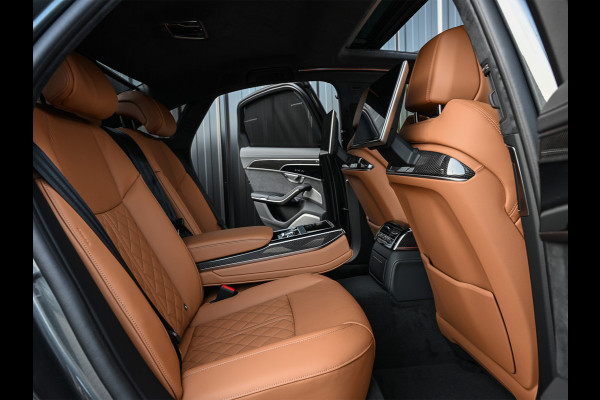 Audi A8 60 TFSI e quattro 463PK S-Line B&O Advanced | Head-Up Display | Achteras besturing | Panorama dak | Trekhaak | Soft-Close | Alcantara hemel bekleding | Carbon inleg | 360 Camera | Standkachel | Adaptive Cruise Control