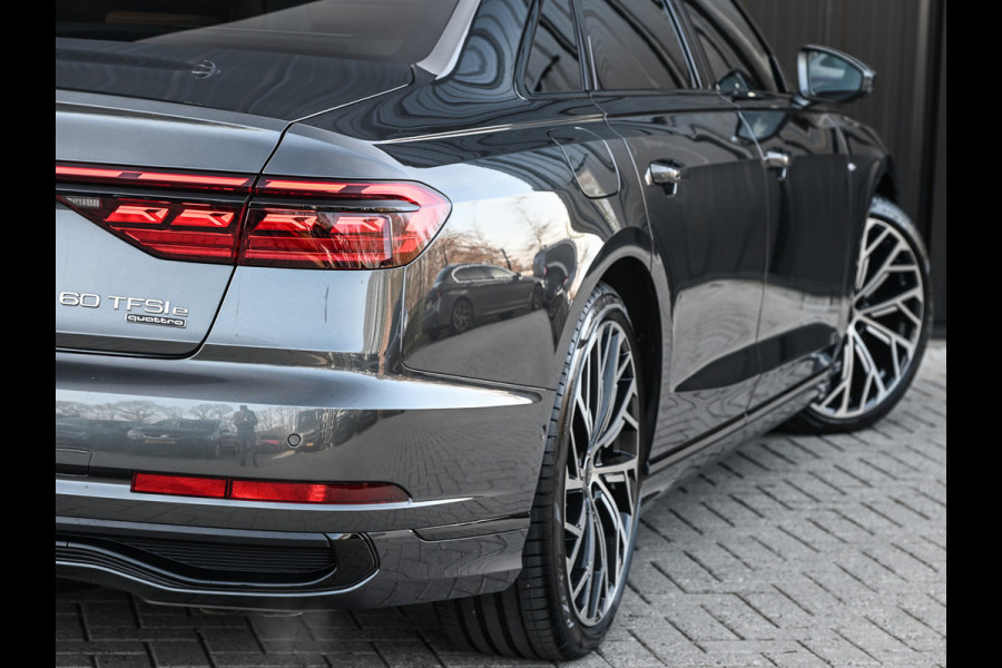Audi A8 60 TFSI e quattro 463PK S-Line B&O Advanced | Head-Up Display | Achteras besturing | Panorama dak | Trekhaak | Soft-Close | Alcantara hemel bekleding | Carbon inleg | 360 Camera | Standkachel | Adaptive Cruise Control