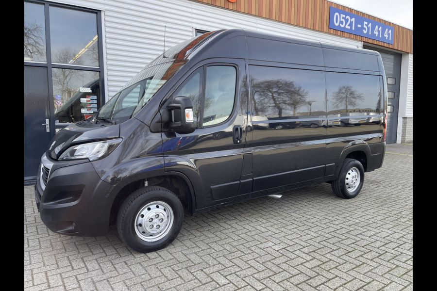 Peugeot Boxer 335 2.2 BlueHDi 165pk L2H2 Premium / vaste prijs rijklaar € 16.950 ex btw / lease vanaf € 285 / airco / cruise / navigatie / euro 6 / bpm vrij / trekhaak 2500 kg !