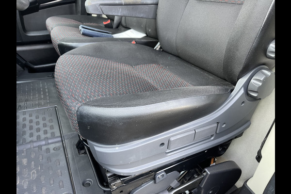 Peugeot Boxer 335 2.2 BlueHDi 165pk L2H2 Premium / vaste prijs rijklaar € 16.950 ex btw / lease vanaf € 285 / airco / cruise / navigatie / euro 6 / bpm vrij / trekhaak 2500 kg !