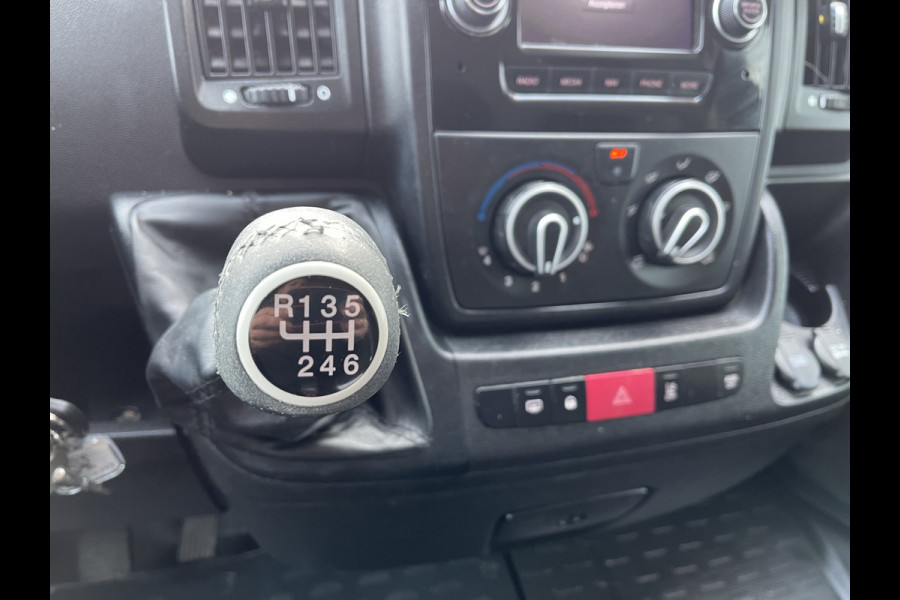 Peugeot Boxer 335 2.2 BlueHDi 165pk L2H2 Premium / vaste prijs rijklaar € 16.950 ex btw / lease vanaf € 285 / airco / cruise / navigatie / euro 6 / bpm vrij / trekhaak 2500 kg !